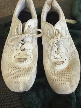 Women’s Athletic Sneakers in White - Lightweight Comfort